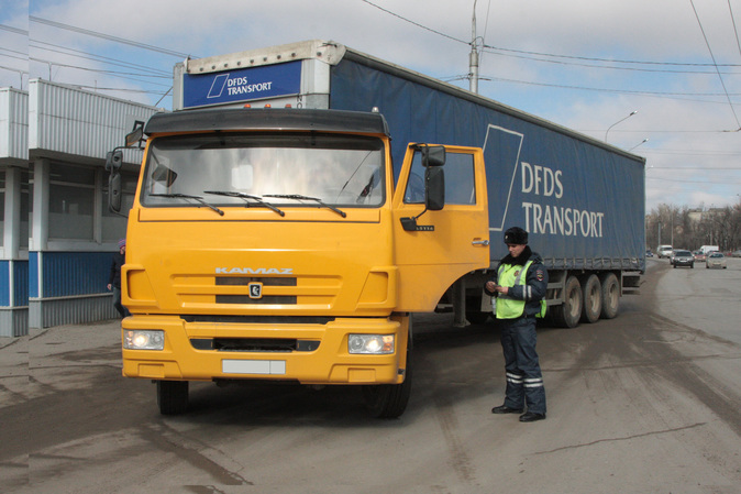 В Красноярске на трассах проводят проверки наличия тахографов на большегрузном транспорте